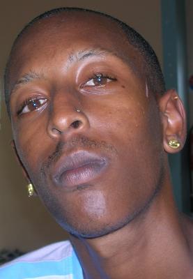 Ades lui c un couz tjr k di betiz mé c boug mwen faite pt lé com